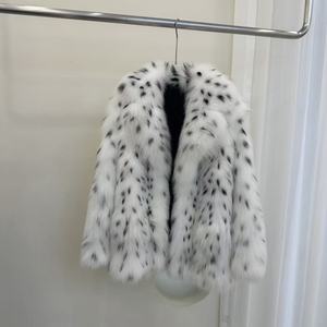 Nuova Giacca Invernale alla Moda in Vera Pelliccia di Volpe da <span class=keywords><strong>Donna</strong></span> con Stampa Leopardata Bianca e Nera - Product Image 2