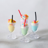 Venta al por mayor resina Mini Helado Sundae Casa de muñecas Comida en miniatura Miniatura Cremoso Helado Tallet Modelo