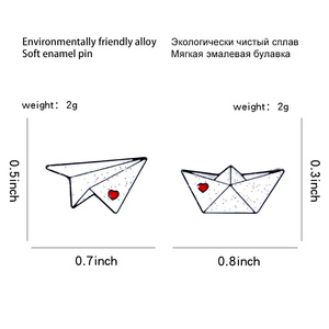 Broches de esmalte de <span class=keywords><strong>barco</strong></span> de avión de papel, broches de amor personalizados, Pin de solapa, bolsa de camisa, insignia de ferry de avión, Mini regalo de joyería para niños y amigos - Product Image 6