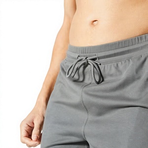 Shorts deportivos esenciales de verano para hombre, ligeros, con cintura elástica, cordón ajustable y bolsillo con cremallera segura. - Product Image 5