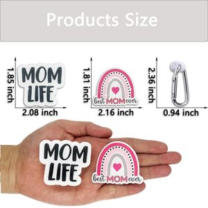 Colgante de acrílico con la inscripción 'Love Mom' para bolsos Bogg Bag, accesorio compatible con bolsos de playa Simply Southern. - Product Image 2