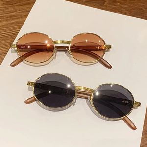 Gafas de Sol Ovaladas Vintage 2025 con Logotipo Personalizado al por Mayor, Gafas de Sol Redondas con Textura de Madera UV400 para Hombre y Mujer - Product Image 5