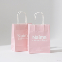 Sac en papier kraft rose de luxe personnalisé avec logo en relief argenté pour vêtements marques lunettes montres accessoire de mode