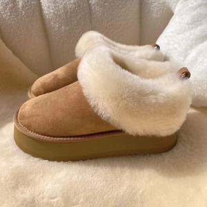 Botas de nieve clásicas de diseñador para mujer, botines cortos de una pieza con forro de piel y suela gruesa, pantuflas de algodón de una pieza para interiores. - Product Image 6