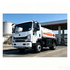 รถบรรทุกน้ำมันเชื้อเพลิง Sinotruk HOWO 4 ลูกบาศก์เมตร ถังคู่ สำหรับบรรทุกน้ำมันดีเซลและเบนซิน เพื่อการขนส่งและเติมน้ำมัน - Product Image 1