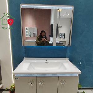 Mueble de Baño Moderno de MDF Blanco, Gabinete de Tres Puertas, Acabado en Laca Inteligente, Lavabo de Cerámica, Barra de Luz Azul - Product Image 3