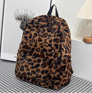 Mochila de viaje de felpa peluda con patrón de vaca lindo de color contraste mochila de piel de chica de ocio estilo Harajuku coreano - Product Image 5