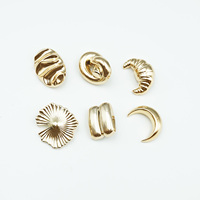 Boutons personnalisés en métal doré de formes variées (onde, croissant, éventail, cylindre, lune, nœud) pour manteaux et vêtements féminins
