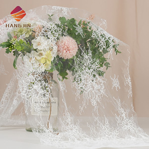 Tissu <span class=keywords><strong>de</strong></span> dentelle en tulle brodé blanc pour mariée, tissu <span class=keywords><strong>de</strong></span> dentelle à <span class=keywords><strong>cils</strong></span> 3M, dentelle Chantilly française à <span class=keywords><strong>cils</strong></span> pour mariage - Product Image 3
