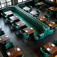Ensemble de table et chaises carrées en bois de style américain pour restaurant industriel Ron Group, avec banquette en cuir pour usage commercial