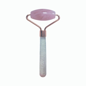 Masseur facial à rouleau unique en cristal rose brillant avec poignée scintillante - Product Image 1