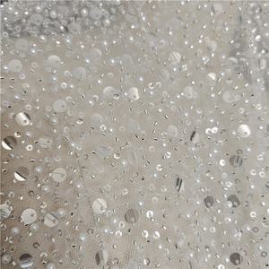 Tissu de paillettes de cristal français argent blanc <span class=keywords><strong>avec</strong></span> <span class=keywords><strong>des</strong></span> <span class=keywords><strong>perles</strong></span> et <span class=keywords><strong>des</strong></span> <span class=keywords><strong>perles</strong></span> tissu de robe de dentelle de mariée de mariage - Product Image 4