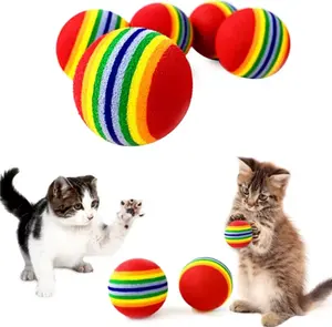 Alla rinfusa colorata morbida schiuma EVA arcobaleno a strisce gatto al coperto palla da masticare per cani giocattolo