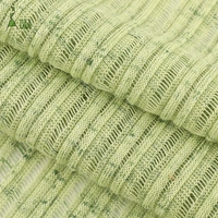 Personnalisable 180g antistatique écologique Jacquard tricot tissu 100% polyester ajouré rayure conception vêtements pour femmes châles