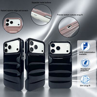 Coque de téléphone tendance matelassée brillante pour iPhone 18/17/16 avec boutons métalliques et design 3D à coussin d'air, protection anti-chute
