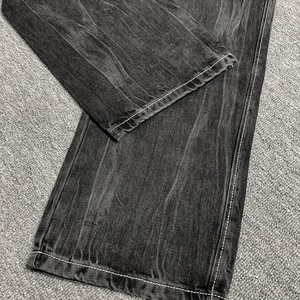 Jeans classiques noirs à jambe droite pour homme avec surpiqûres contrastées blanches, pantalon en denim délavé vintage en option pour un usage décontracté - Product Image 3