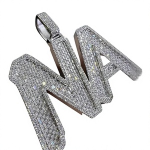 Colgante con Letra NA de Aleación, Cristal y Diamantes de Imitación con Engaste de Canal, Estilo Hiphop, Unisex, Amuleto Temático, Regalo - Product Image 1