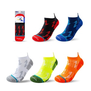 Chaussettes de course de Performance ultra-minces respirantes à coupe basse Chaussettes athlétiques à la cheville pour femmes avec languette au talon - Product Image 3
