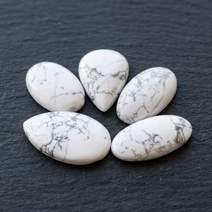 คริสตัลธรรมชาติ 100% คุณภาพดีที่สุดอัญมณีบําบัดแท้หิน Howlite Hnad อัญมณีหลวมขัดเงาในราคาโรงงานจํานวนมาก - Product Image 3