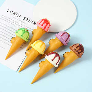 Aimant de réfrigérateur en forme de cornet de crème glacée simulé, décoration de réfrigérateur en PU souple multicolore, dessert simulé en forme de cornet d'œuf. - Product Image 1