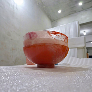 Tazón para Ensalada de Resina Hecho a Mano con Piedra Pulida de Color Rosa Rojizo, Vajilla Decorativa Moderna - Product Image 1