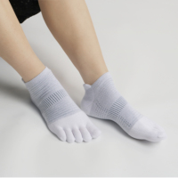 Chaussettes cinq doigts pour jeunes, personnalisées OEM, en coton GOTS, athlétiques, avec bande en caoutchouc pour la voûte plantaire, semelle en tissu éponge, antibactériennes, minimalistes, pour la course à pied