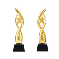 Chine Trophée Usine Fournisseurs Étoile Récompenses de la Coupe du Trophée en Résine Dorée avec Base Noire Vierge Logo Personnalisé Trophée Électrolytique Personnalisé