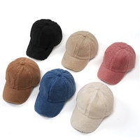 Gorra de béisbol de 6 paneles de felpa de lana de cordero cálida de invierno OEM, gorra de lana sólida ajustable Sin estructura, Gorras para viajes al aire libre