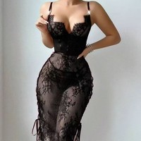 Robe moulante séduisante et audacieuse en dentelle ajourée, lingerie sexy, décolleté plongeant en V, mini-tenue de nuit