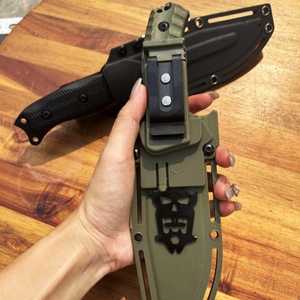 มีดต่อสู้คุณภาพสูงแบบยุทธวิธี พร้อมใบมีดสแตนเลสแบบปรับแต่งได้ตามสั่ง (OEM/DIY) สไตล์มีดสับ พร้อมปลอกพลาสติก - Product Image 5