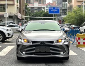 Avalon 2.0L 178HP CVT berline d'occasion 2021, plateforme TNGA-K, excellent état, cuir foncé, jantes R17, émission Euro VI - Product Image 2