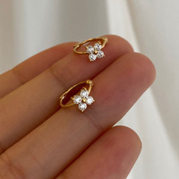 Trendiger Edel-Schmuck 18k Vergoldete 925 Sterling Silber Zirkon-Besetzte Vierblättrige Blumen-Creolen für Damen