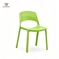 Chaise de salle à manger en plastique PP moderne, durable et économique pour bureau commercial, salle à manger et visiteurs en extérieur