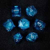 Ensemble de 7 dés de jeu de table RPG DND en résine holographique bleue de forme personnalisée, faits à la main, pour jeu de société d'aventure, cadeau