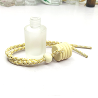 Bouteille tubulaire mate personnalisée en verre dépoli transparent avec bouchon à vis pour diffuseur de parfum de voiture