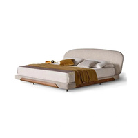 Lit en tissu italien Villa minimaliste italienne de design Chambre double principale Lits en bois et cuir de style antique