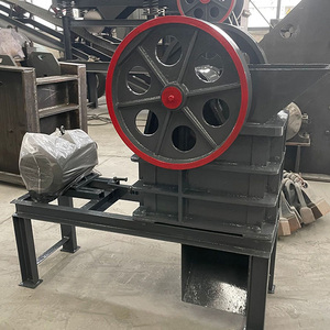 Petit concasseur à mâchoires diesel d'une capacité de production de 4 tonnes par heure et d'une taille de décharge inférieure à 5 centimètres - Product Image 3