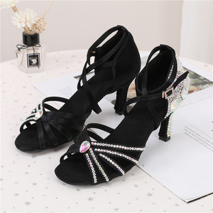 2025 femmes fête chaussures <span class=keywords><strong>de</strong></span> <span class=keywords><strong>danse</strong></span> Satin brillant <span class=keywords><strong>strass</strong></span> fond souple chaussures <span class=keywords><strong>de</strong></span> <span class=keywords><strong>danse</strong></span> <span class=keywords><strong>latine</strong></span> femme Salsa chaussures <span class=keywords><strong>de</strong></span> <span class=keywords><strong>danse</strong></span> - Product Image 3