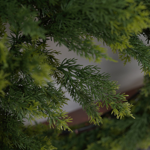 Guirlande de Noël artificielle faite à la main en feuilles de cyprès bicolores, feuillage doux et flexible pour la décoration de cheminée - Product Image 4