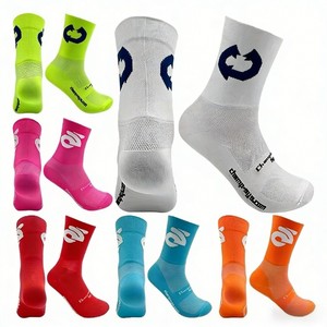 Chaussettes de sport personnalisées pour enfants avec logo personnalisé, chaussettes de sport absorbant la transpiration pour les équipes sportives scolaires et le cyclisme - Product Image 1