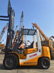 Montacargas de Segunda Mano Modelo FD30, Mástil de Dos Etapas, Neumáticos Neumáticos, Montacargas TCM de 3 Toneladas para Almacén, Motor Isuzu Importado de Japón - Product Image 6