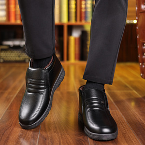 Mocasines de Cuero con Punta Redonda, Forro de Felpa, Suela de Goma, Zapatos de Invierno para Hombre, Entresuela Antideslizante de EVA - Product Image 1