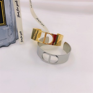 Pulseras de Acero Inoxidable de Alta Gama, Modernas, Resistentes al Deslustre, con Diseño Hueco y Grueso para Mujer - Product Image 6