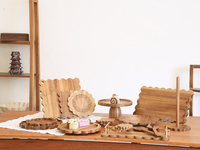 Organisateur rotatif Lazy Susan en bois d'acacia de la série Natural House Scalloped pour armoire et comptoir de cuisine, idéal pour les épices, les aliments et les garde-manger