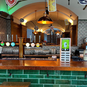 Chiosco per Noleggio Power Bank a 8 Slot con Schermo LCD da 10.1\", <span class=keywords><strong>Ricarica</strong></span> Rapida, Batterie da 7500mAh, USB-C per Aeroporti, Hotel e Turisti - Product Image 6