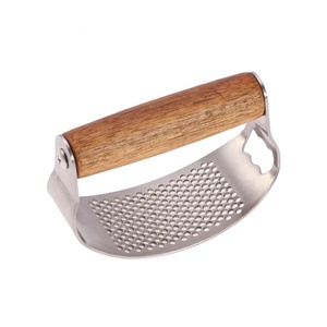 <span class=keywords><strong>Presse</strong></span>-ail à anneau en acier inoxydable <span class=keywords><strong>Presse</strong></span>-<span class=keywords><strong>purée</strong></span> d'ail manuelle <span class=keywords><strong>Presse</strong></span>-ail multifonction en bois d'acacia - Product Image 3