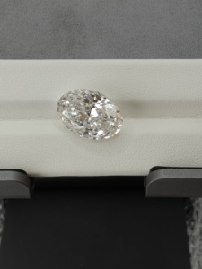 Anello <span class=keywords><strong>Solitario</strong></span> Anster Fatto a Mano in <span class=keywords><strong>Oro</strong></span> Bianco 18k con <span class=keywords><strong>Diamante</strong></span> Ovale Coltivato Bianco per Fidanzamento o Regalo - Product Image 4
