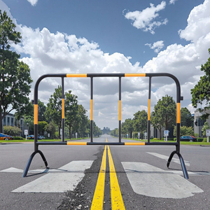 OEM Taşınabilir Paslanmaz Çelik Su Doldurulabilir Sarı Kalabalık Bariyeri Açık Hava Etkinlikleri İçin Düşük Fiyatlı Geçici Yol Trafik Bariyeri - Product Image 3
