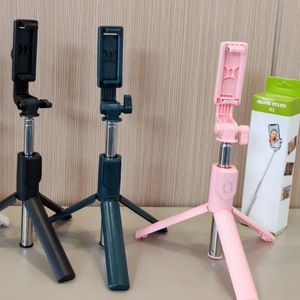 Xu Hướng Bán Buôn Giá Rẻ Nhất Giá R1 Có Thể Gập Lại <span class=keywords><strong>3</strong></span> Trong <span class=keywords><strong>1</strong></span> Tự Dính Tripod Điện Thoại Đứng Với Từ Xa Không Dây Cho Tik Tok Liv - Product Image 5