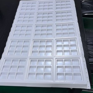 ถาดใส่ขนมบิสกิตสีขาว ขนาด 152x152 มม. แบบขึ้นรูปชิ้นเดียว ปรับแต่งได้ กล่องบรรจุภัณฑ์เกรดอาหาร - Product Image 1